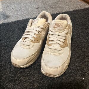 Nike Air Max 90 trainers Cream and white Size 10 women